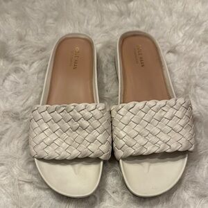 Cole Haan Women's White Woven Slide Sandals size 8 1/2 pre-owned.